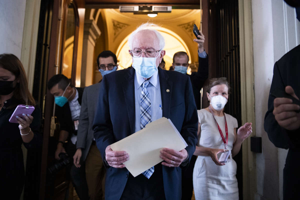 Bernie Sanders, Barbara Lee Call for Opening US to Refugees From Afghanistan