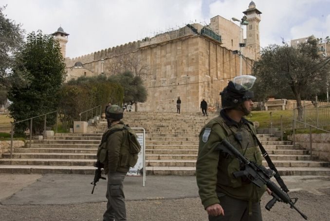 Nazi Army Threatens Palestinian Access to Ibrahimi Mosque, Cracks down on Protests