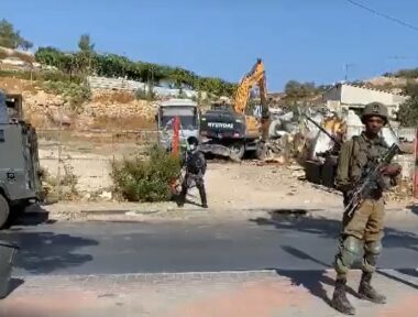 Hebron: Nazi Army Demolishes Car Repair Facility