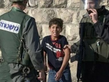 Hebron: Nazi Soldiers Attack A Palestinian Child While Walking To School