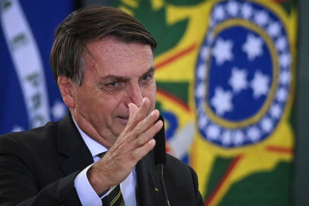 Chomsky: Bolsonaro Is Spreading Trump-Like Fear of “Election Fraud” in Brazil