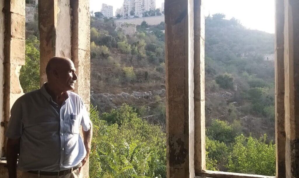 Tour group assaulted by Israeli onlookers while visiting depopulated Palestinian village of Lifta