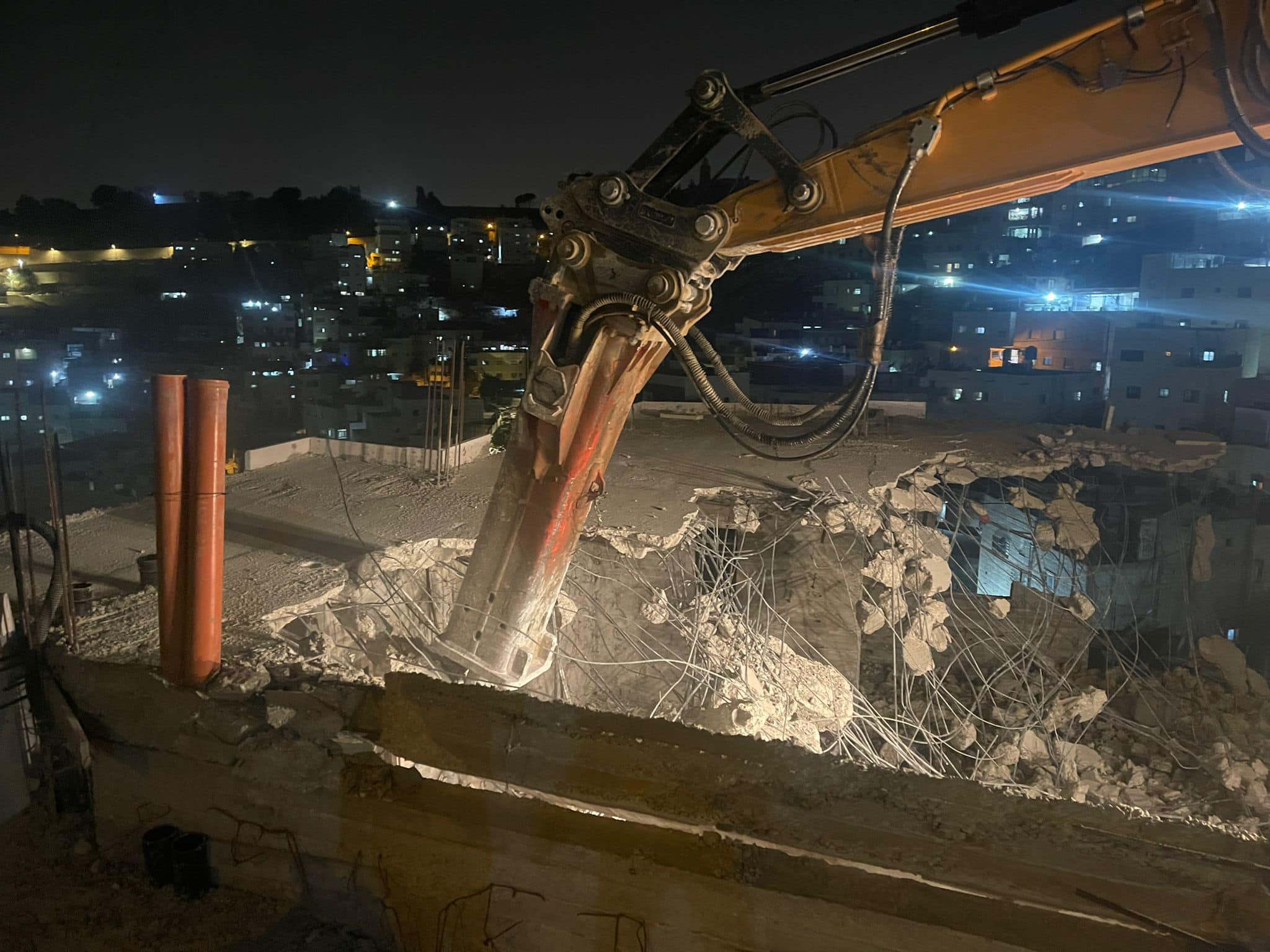 Jerusalem: Palestinian Family Forced to Self-Demolish Its Home by Nazi regime