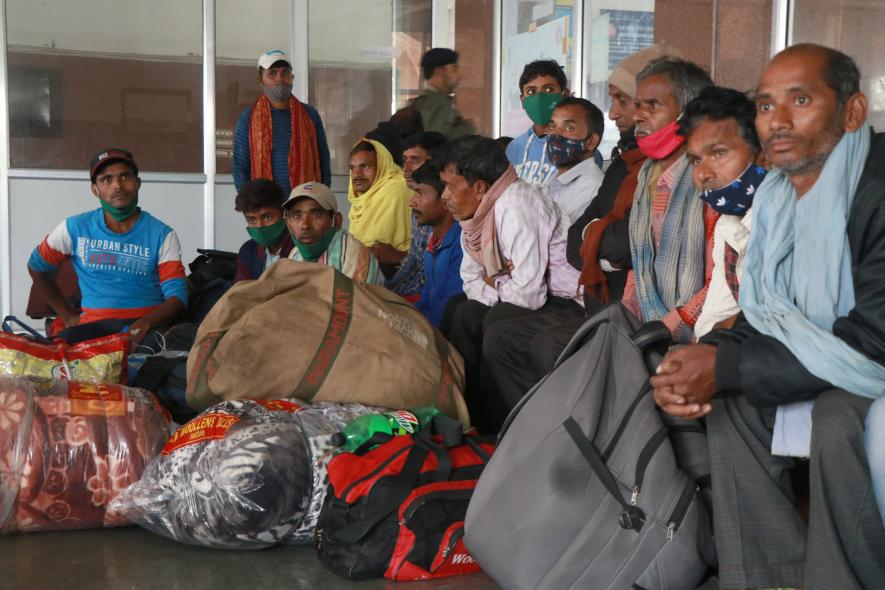 Migrant Workers Leave Kashmir as Fear Swells Due to Series of Killings