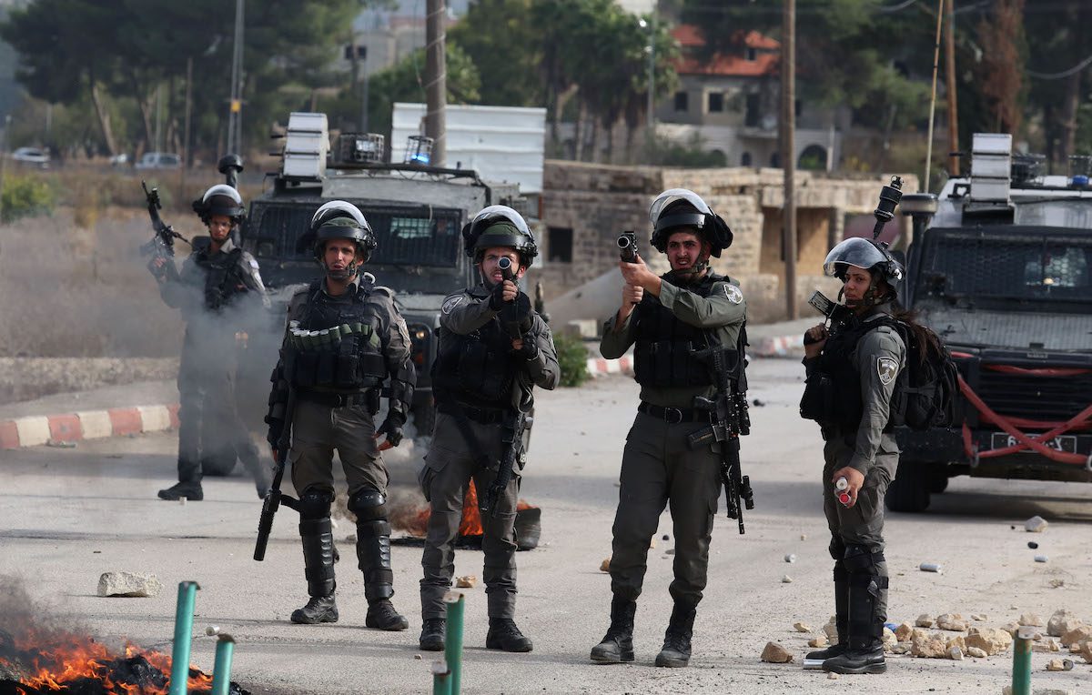 Nazi army allows soldiers to open fire at Palestinian stone throwers