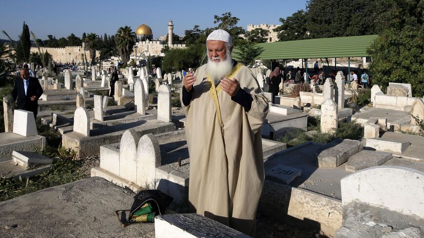 Palestine: Nazi regime demolishes Muslim cemetery