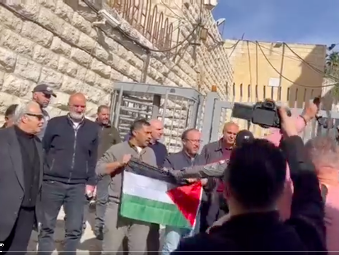 Hebron: Nazi Army Attacks Protesters at the Ibrahimi Mosque