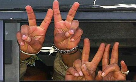 Nazi army Detain Two Palestinian Prisoners Immediately After Their Release