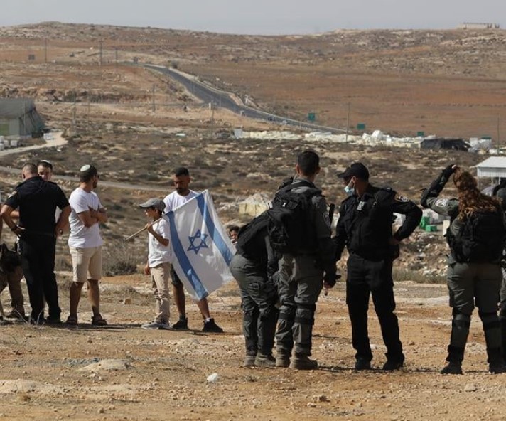 Hebron: Nazi Colonizers, Soldiers, Attack and , Injure Two, Including A Child