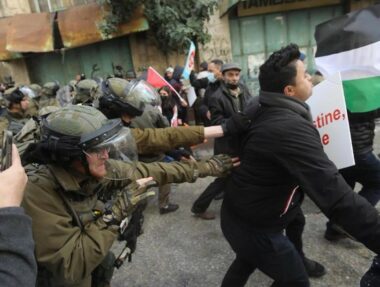 Hebron: Nazi Soldiers Injure Many Palestinians, Including A Journalist