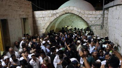Jerusalem: Nazi Settlers Storm Joseph’s Tomb in Nablus and Al-Aqsa
