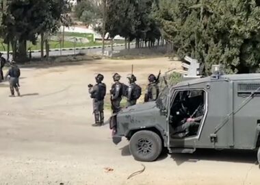 Hebron: Nazi soldiers Injure Many Palestinians