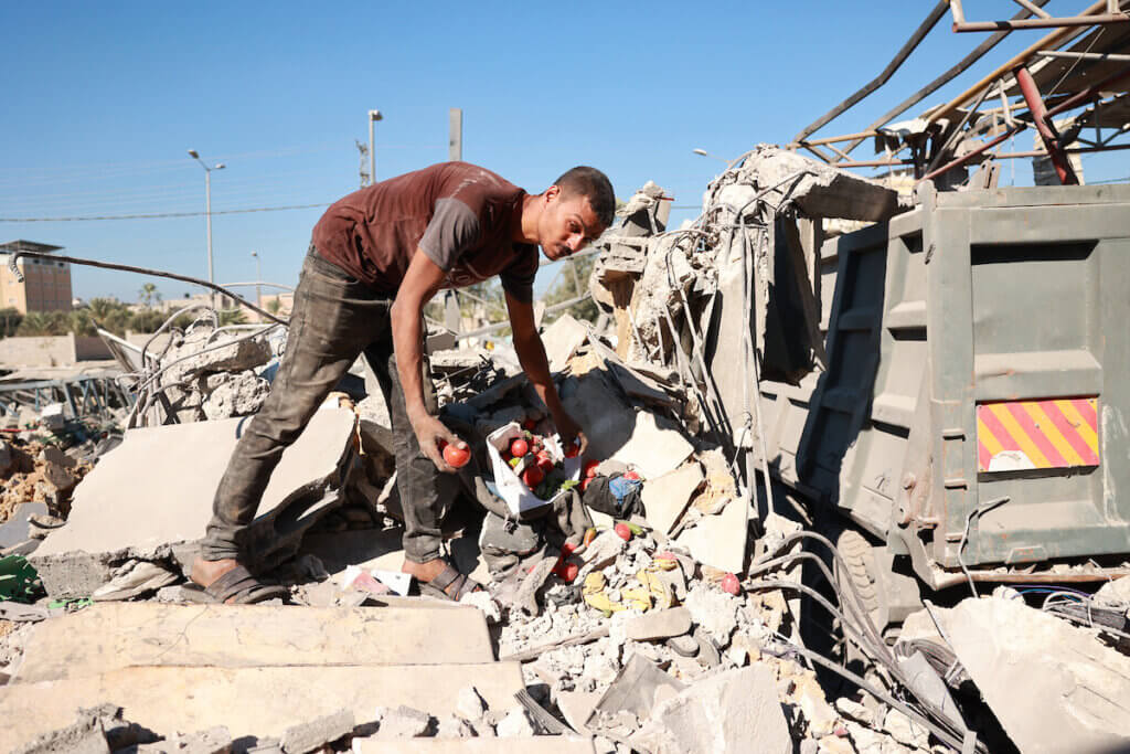 Gaza: Holocaust Day 42 Communications blackout