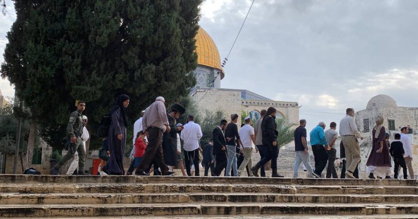 Nearly 1,400 illegal Nazi Jewish settlers storm Al-Aqsa Mosque