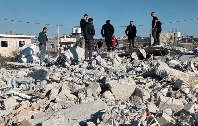 Hebron: Army Demolishes Home, Pool