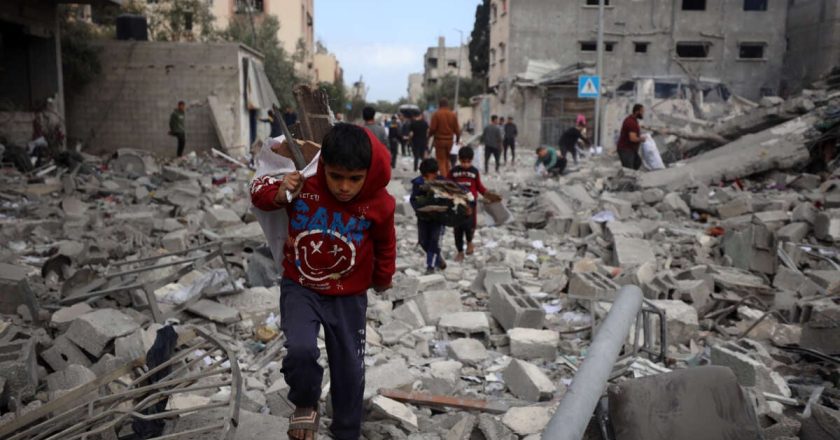Soon After Returning Home, Gaza City Residents Are Again Fleeing Nazi Bombs