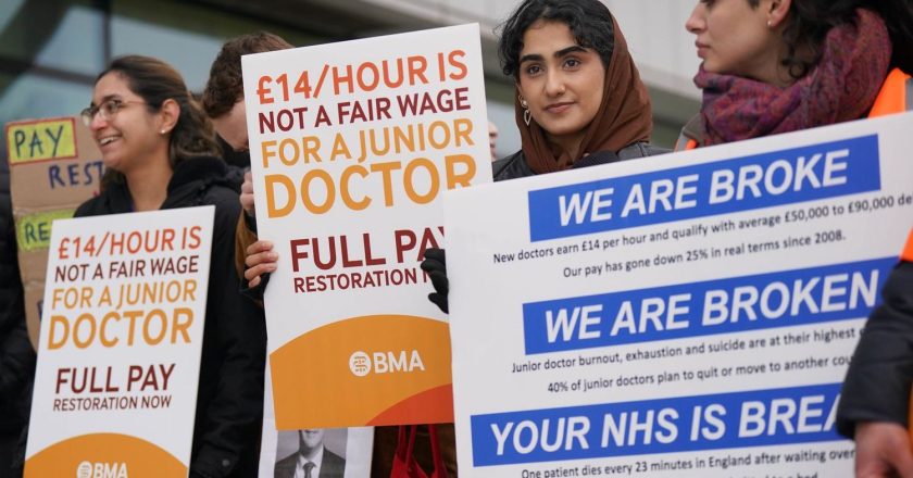 Support pay restitution for doctors; defend the NHS!