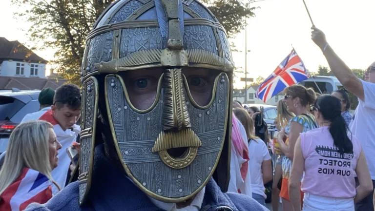 UK’s Starmer Vows to Shut Down Asylum Hotels As Soon as Possible